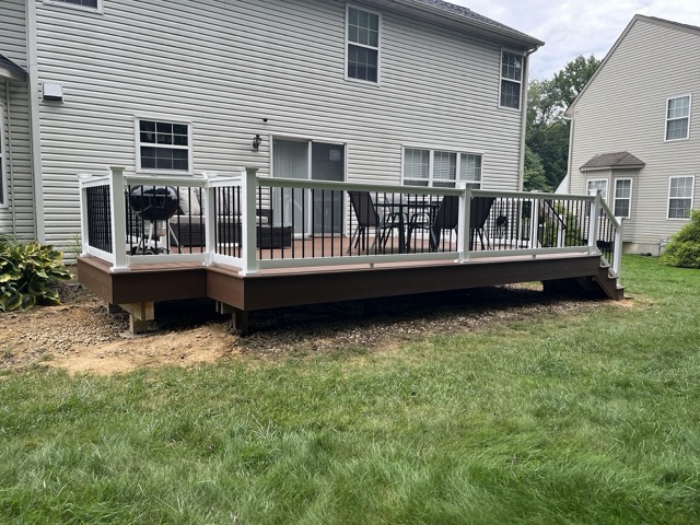 medium-sized Trex Deck in backyard