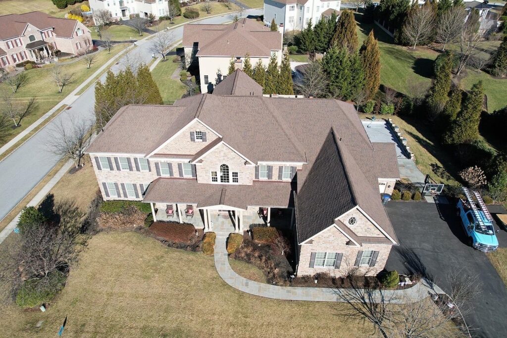 Emergency Roof Repair: What  to Do When Leaks Appear